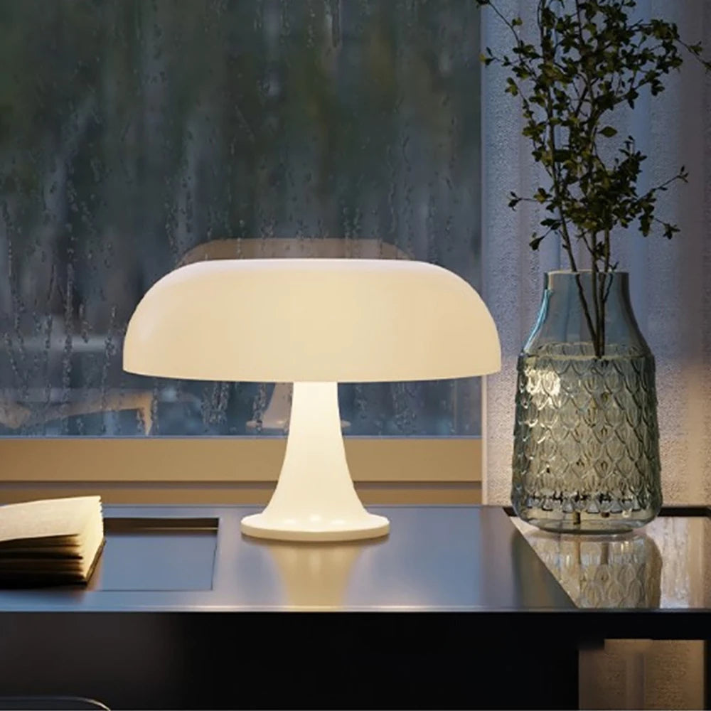 abajur cogumelo bauhaus laranja aceso sobre a mesa - foto 3