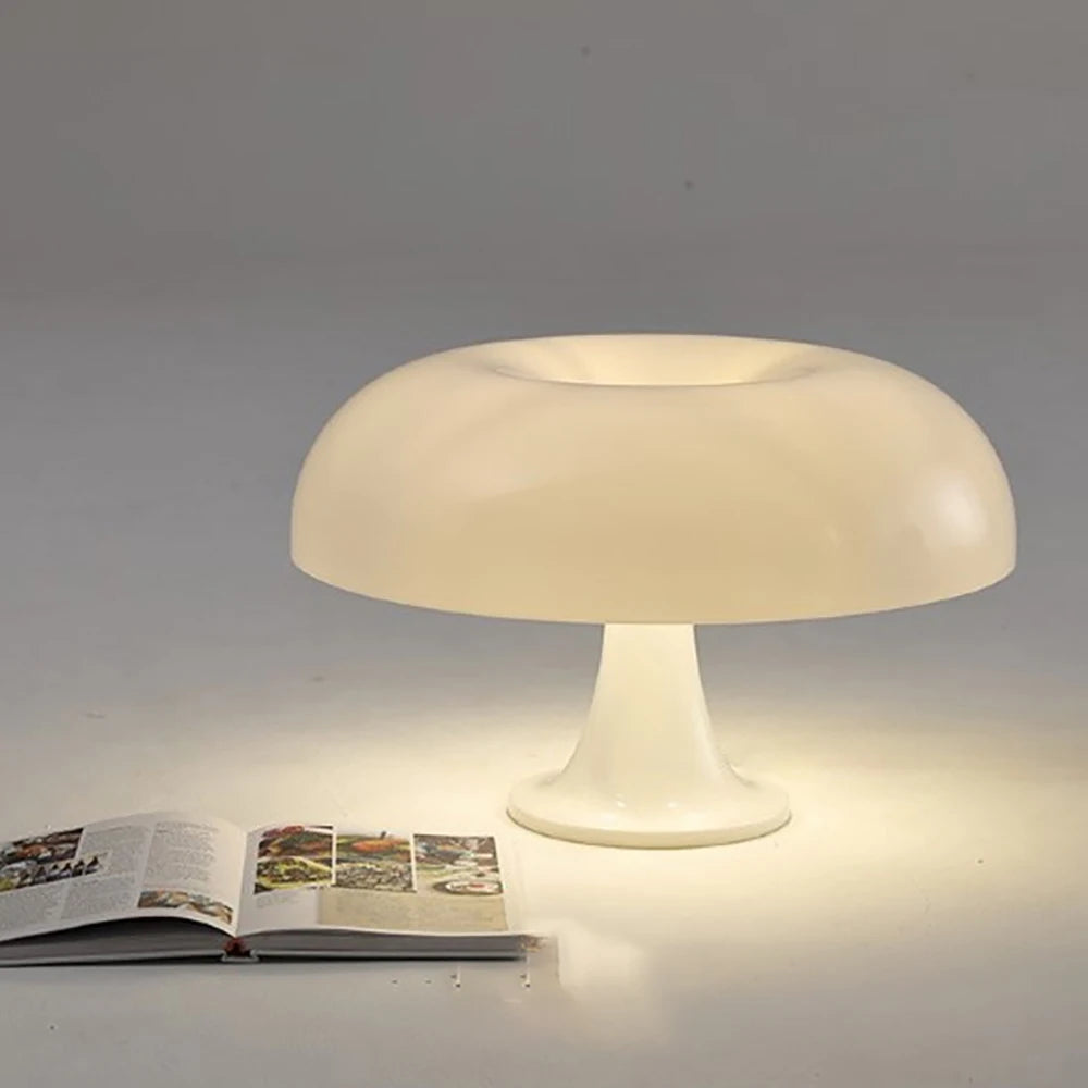 abajur cogumelo bauhaus laranja aceso sobre a mesa - foto 8