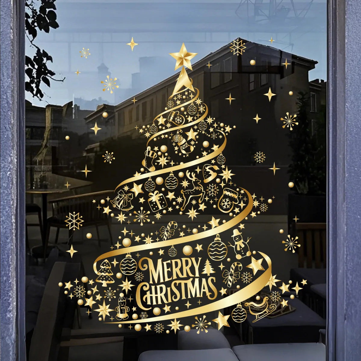 adesivo de natal dourado aplicado em janela de vidro - foto 9