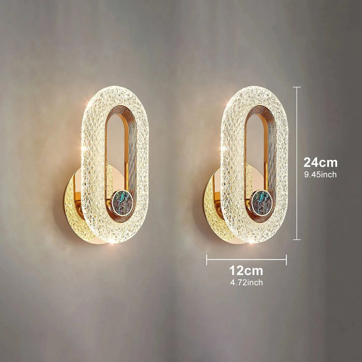 arandela de cristal led oval dourada acesa na parede - foto 5