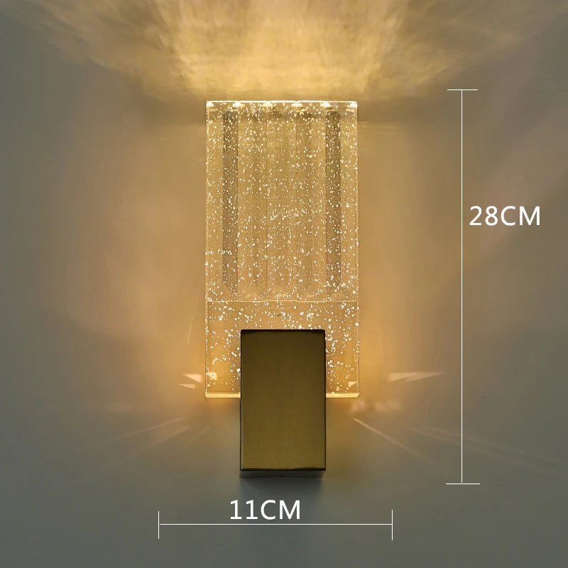 arandela de cristal led tricolor com esferas acesa na parede - foto 2