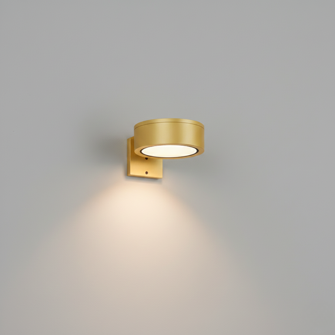 arandela magnética led trio dourada acesa na parede - foto 4