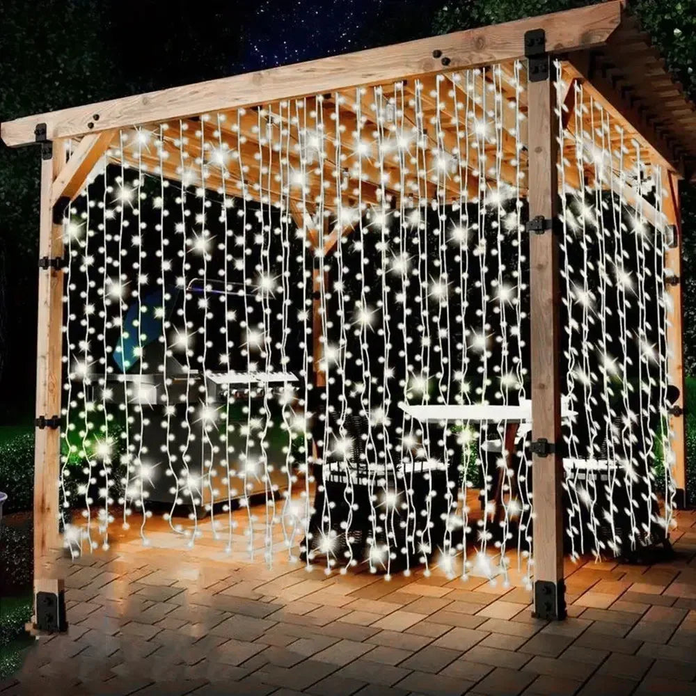 cortina de luzes solar de natal com 600 leds acesa - foto 7