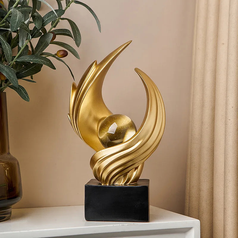 escultura abstrata de resina em ouro fosco - foto 4