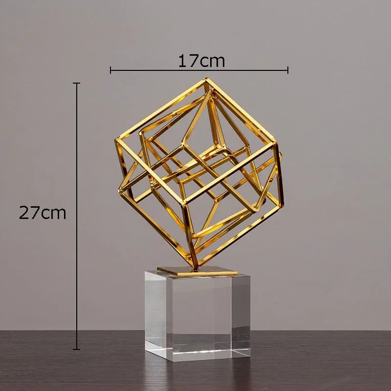 escultura geométrica em metal nas formas cubo esfera e pirâmide - foto 7