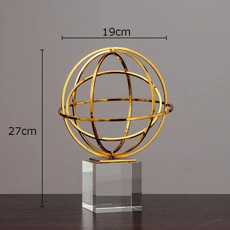 escultura geométrica em metal nas formas cubo esfera e pirâmide - foto 9