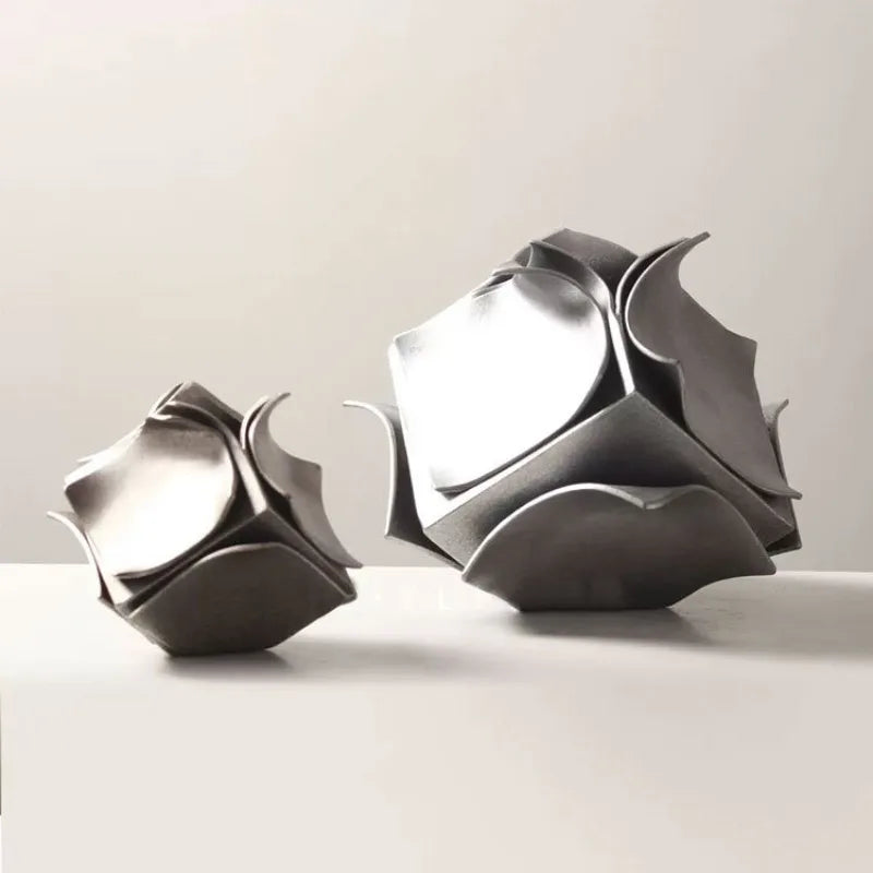 escultura gótica moderna em metal - foto 2