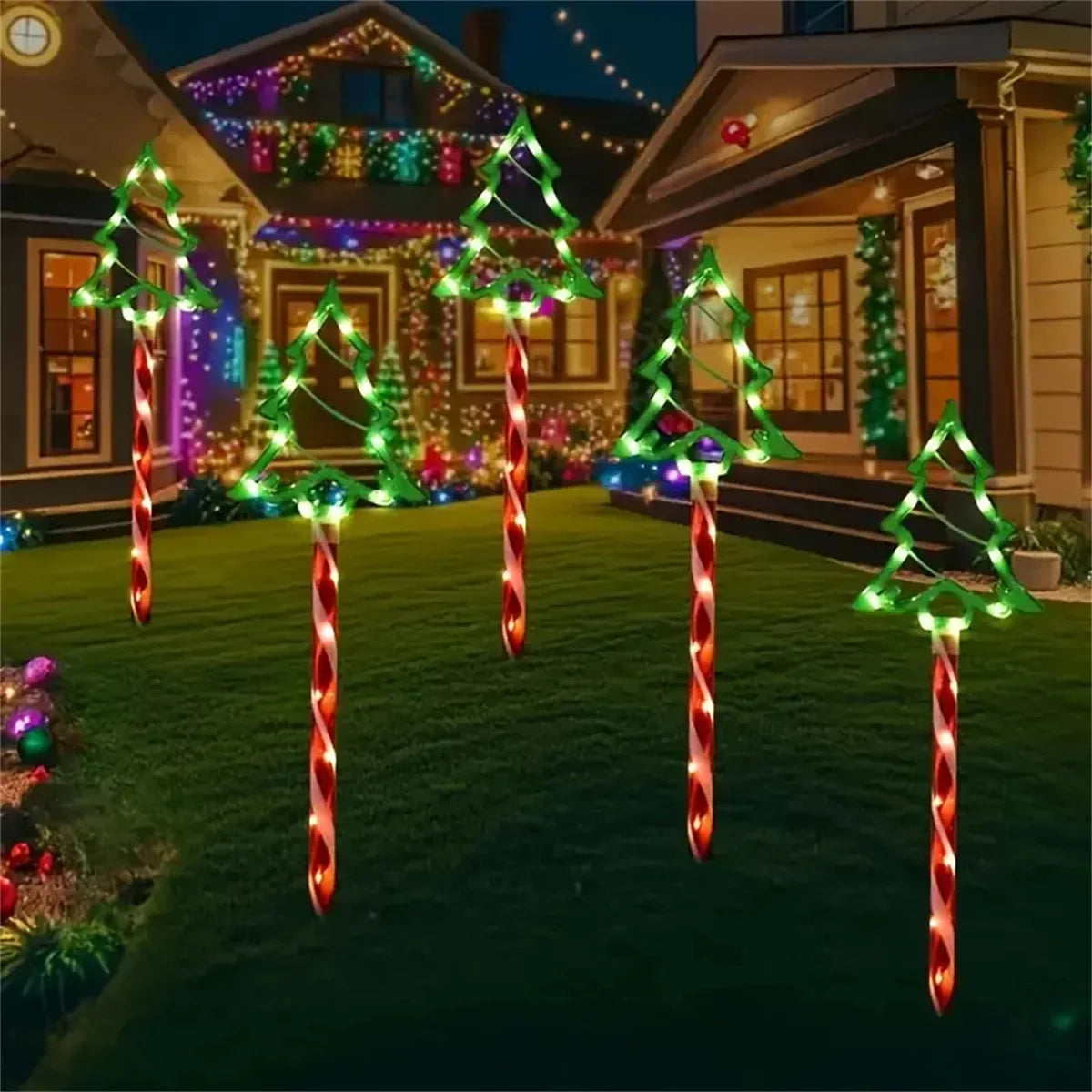 kit de cinco luzes solares de natal em formato de árvore no jardim - foto 2