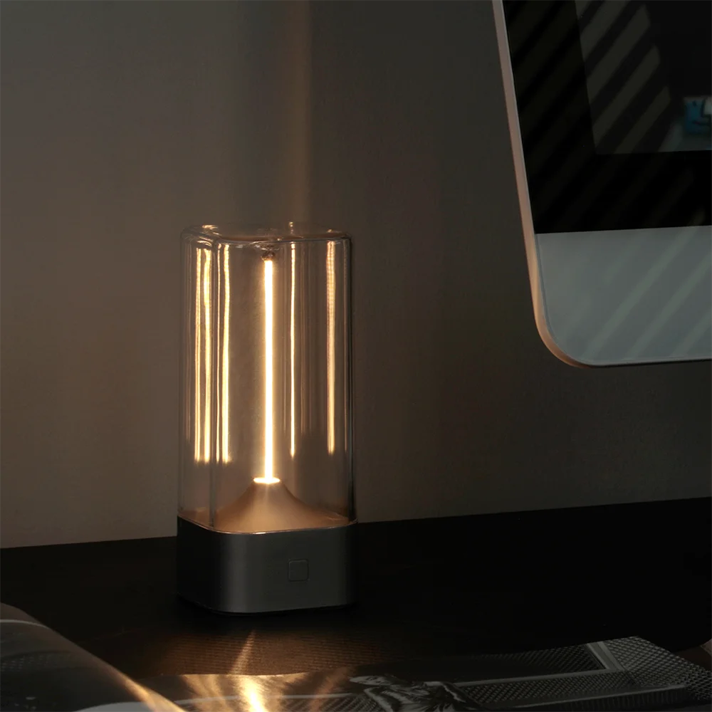 luminária de mesa sem fio com filamento magnético acesa - foto 2