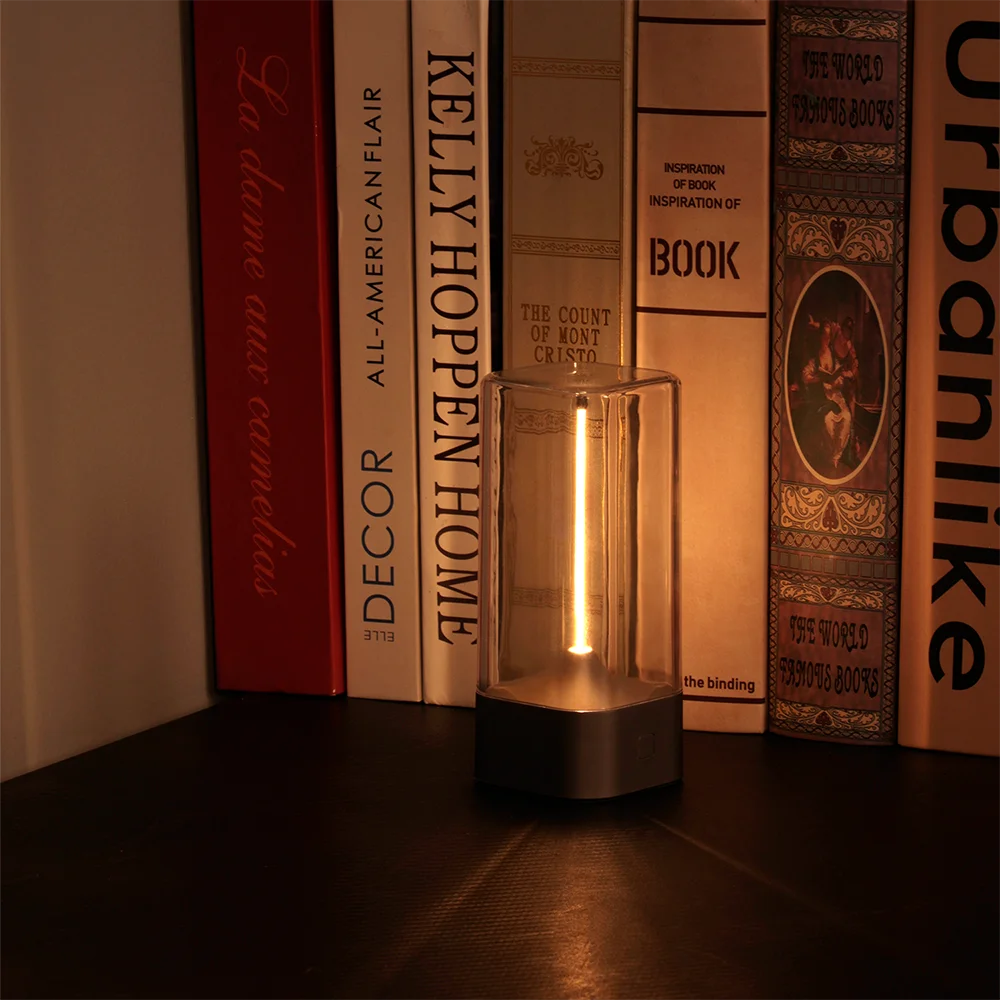 luminária de mesa sem fio com filamento magnético acesa - foto 3