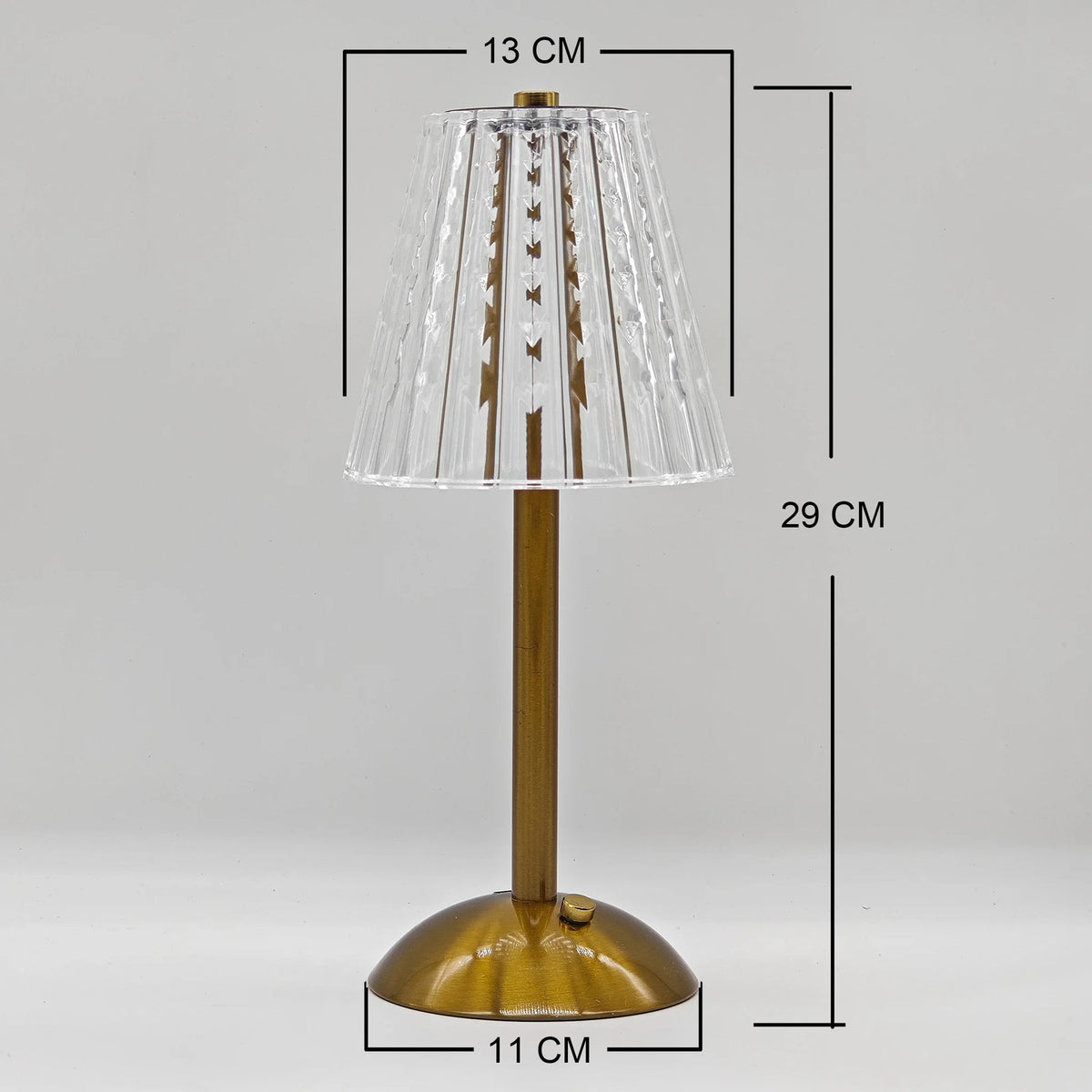 luminária facetada recarregável com led sobre a mesa - foto 6
