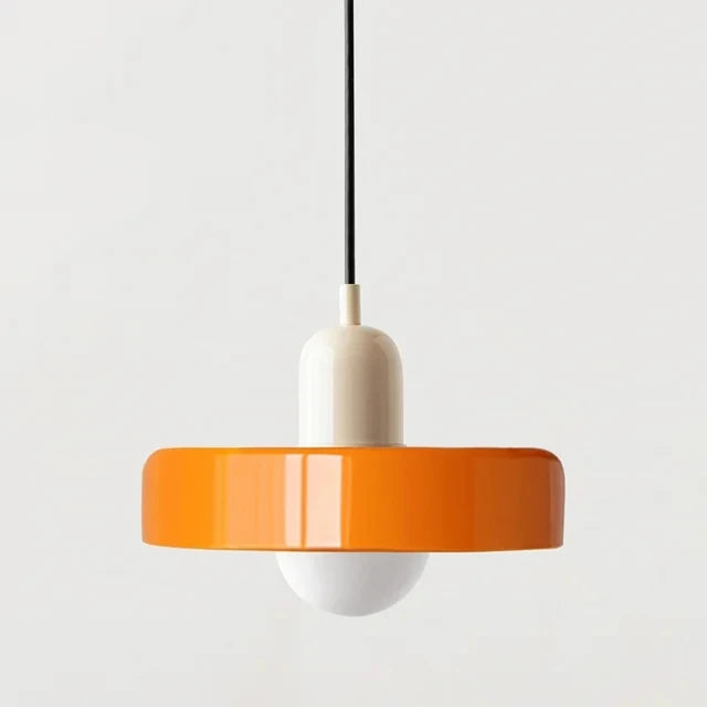 luminária pendente bauhaus de vidro colorido sobre a mesa - foto 7
