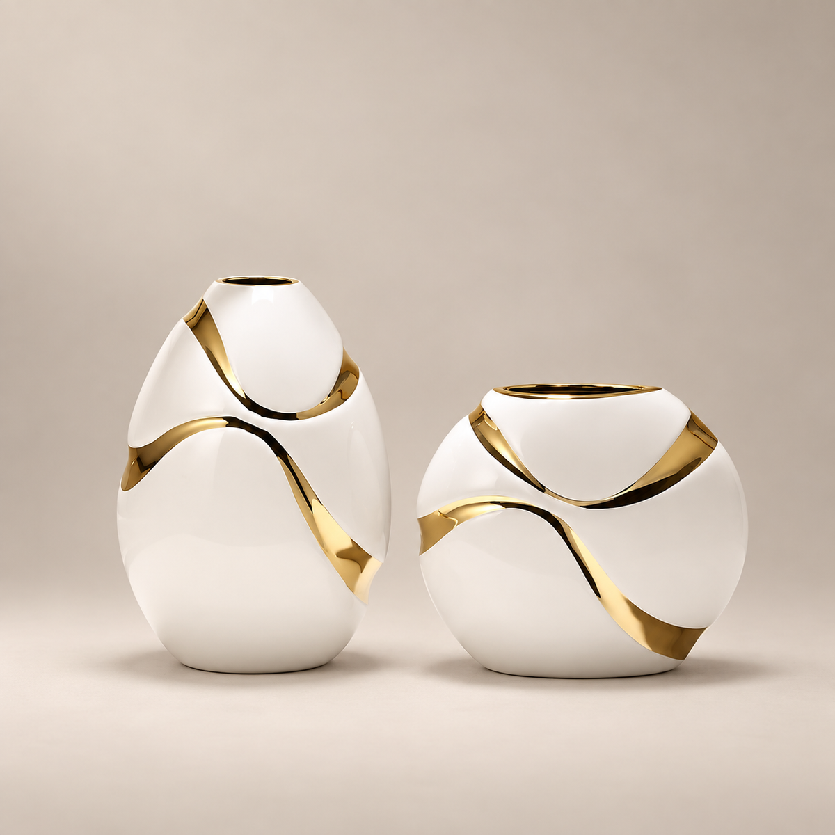 vaso de cerâmica com acabamento dourado