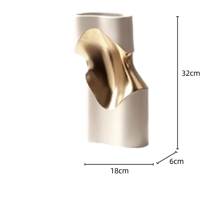 vaso de cerâmica de curva irregular com acabamento dourado - foto 2