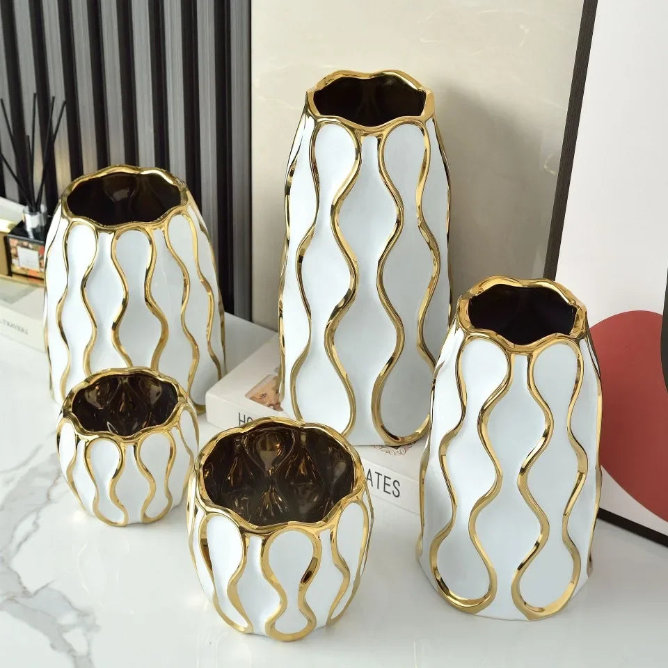 vaso de cerâmica com ornamentos dourados - foto 5