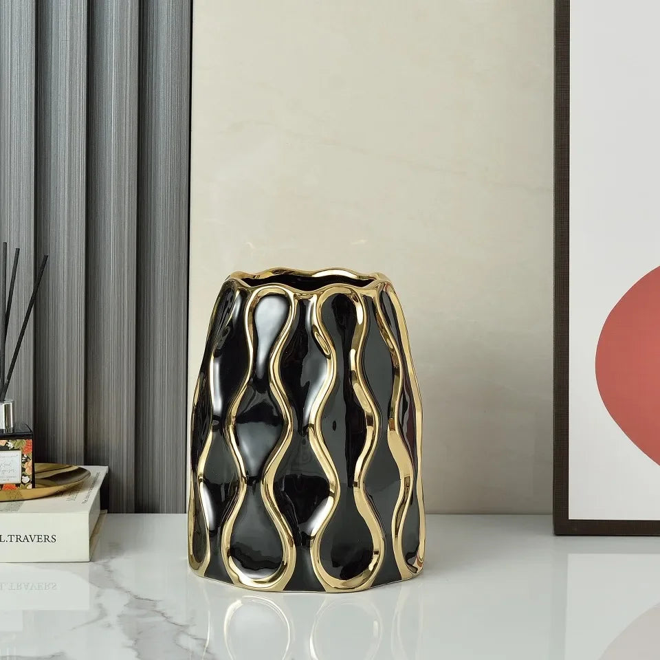 vaso de cerâmica com ornamentos dourados - foto 6