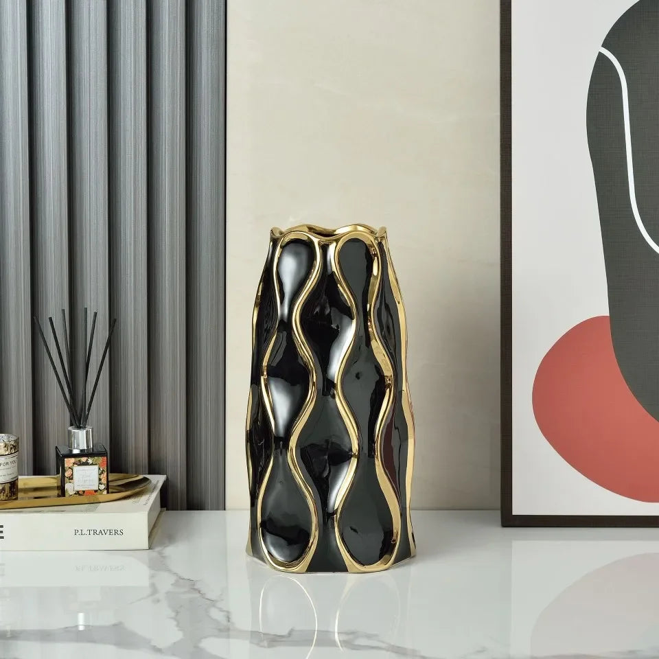 vaso de cerâmica com ornamentos dourados - foto 8