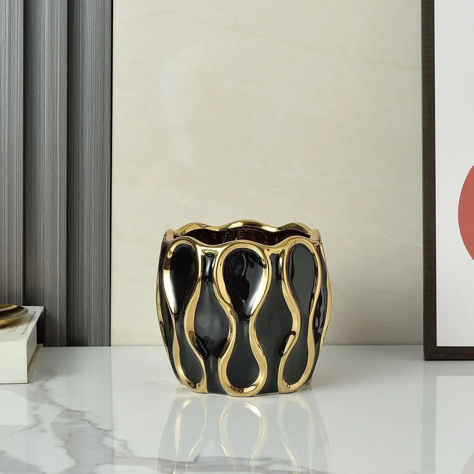 vaso de cerâmica com ornamentos dourados - foto 10