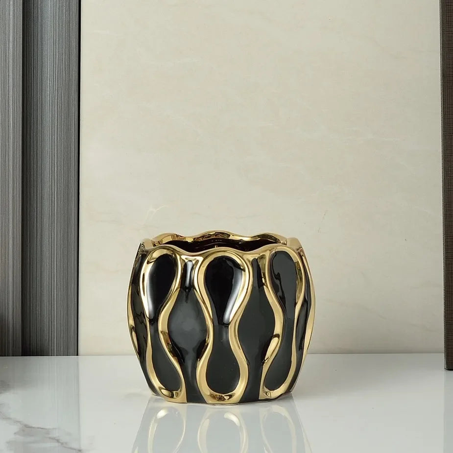 vaso de cerâmica com ornamentos dourados - foto 11