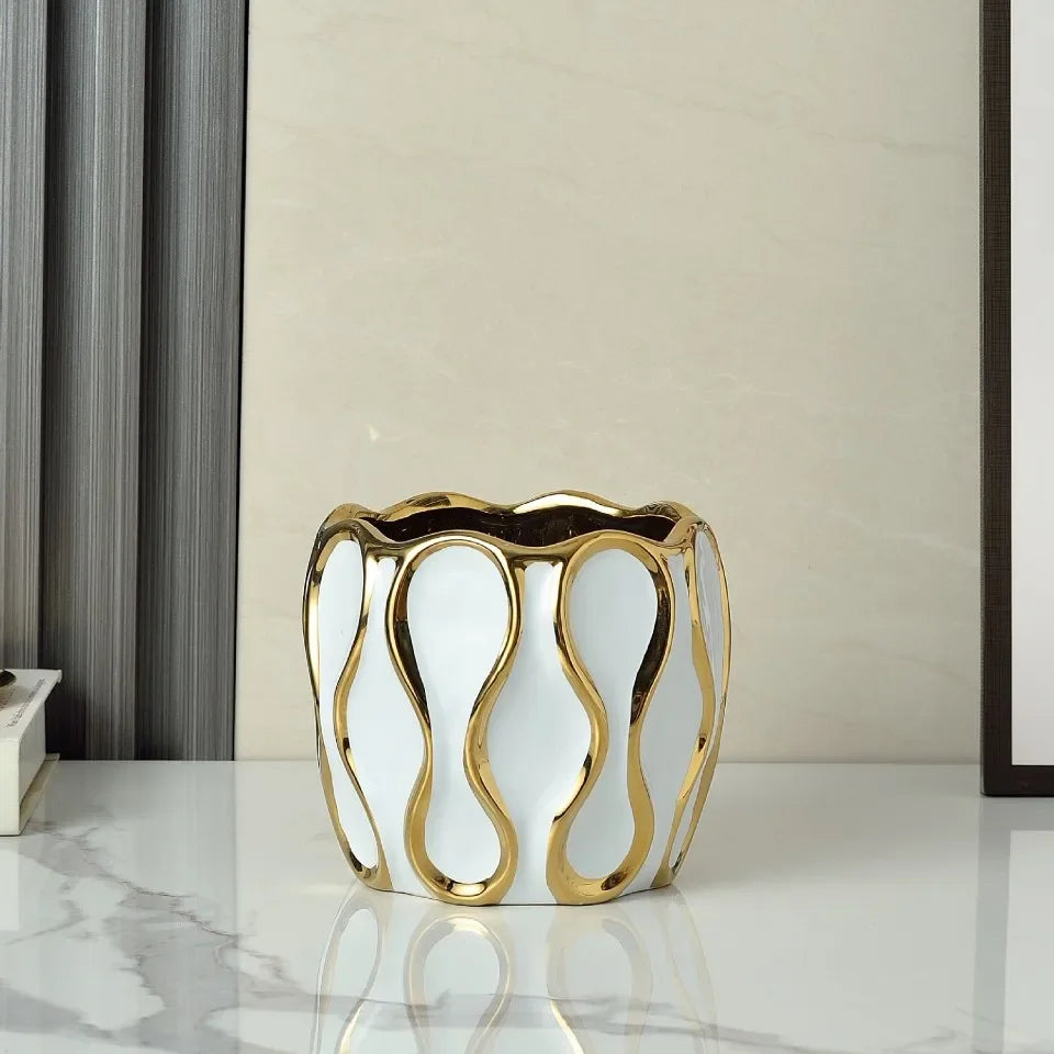 vaso de cerâmica com ornamentos dourados - foto 14