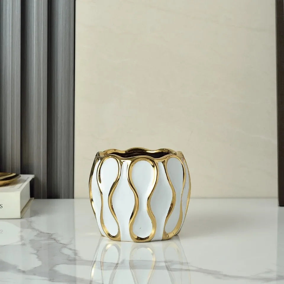 vaso de cerâmica com ornamentos dourados - foto 15