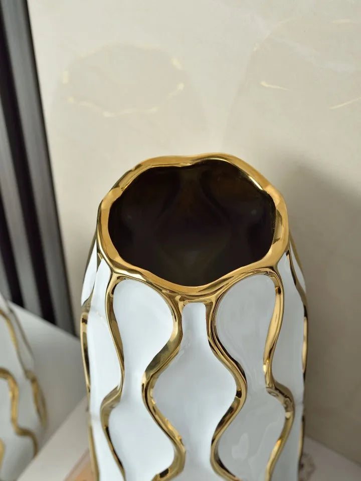 vaso de cerâmica com ornamentos dourados - foto 18