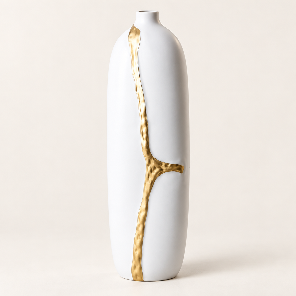 vaso de cerâmica com ramos dourados