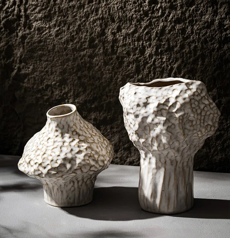 vaso de cerâmica texturizado nórdico com flores secas - foto 9