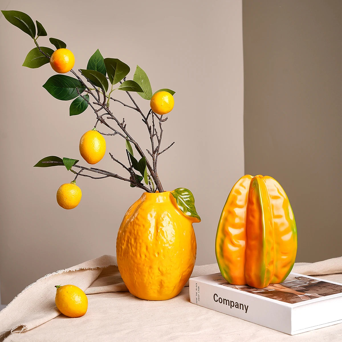 vaso decorativo em formato de fruta em resina colorida - foto 3