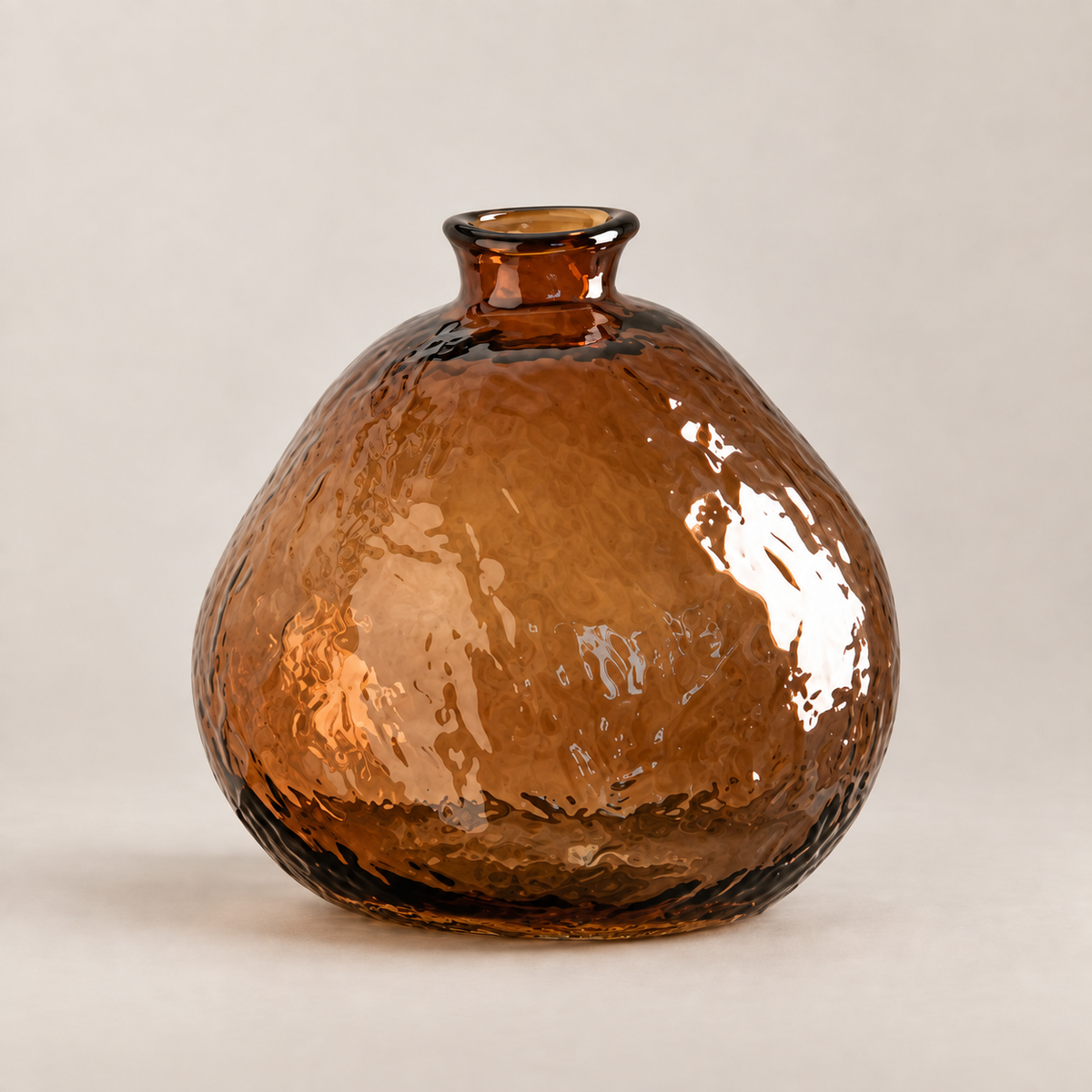 vaso de vidro marrom translúcido