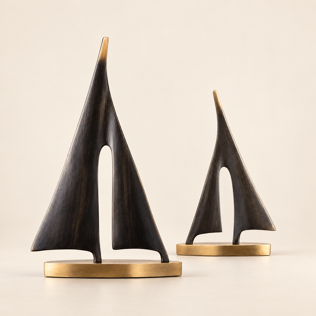 conjunto de dois veleiros decorativos de resina