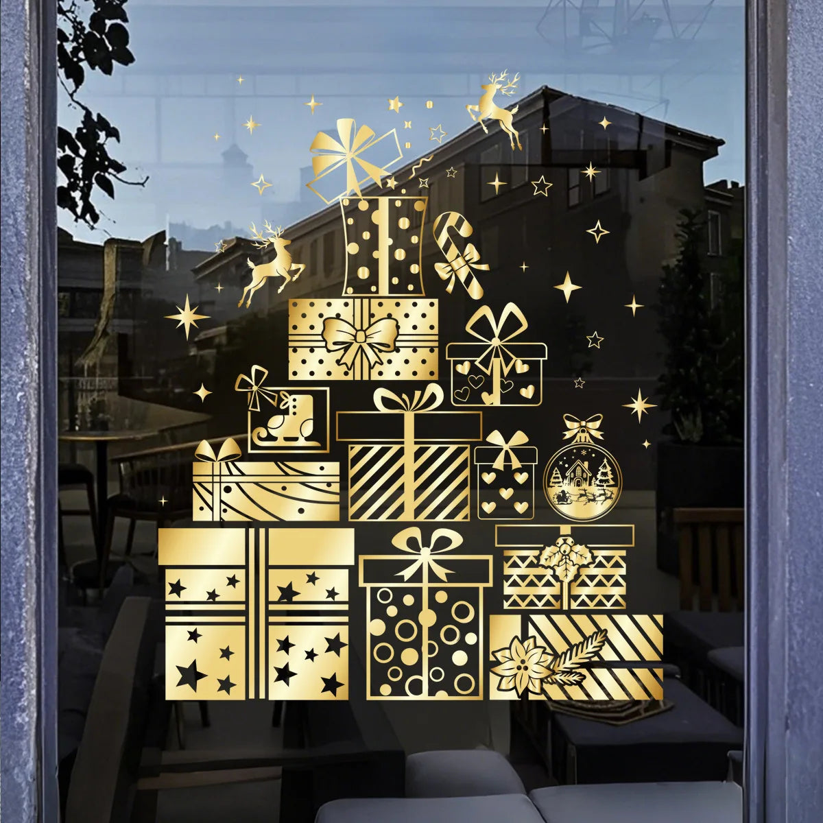 adesivo de natal dourado aplicado em janela de vidro - foto 6