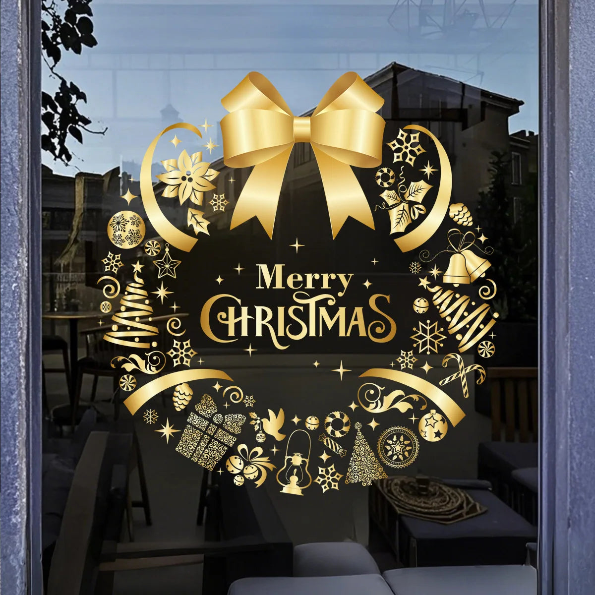 adesivo de natal dourado aplicado em janela de vidro - foto 10