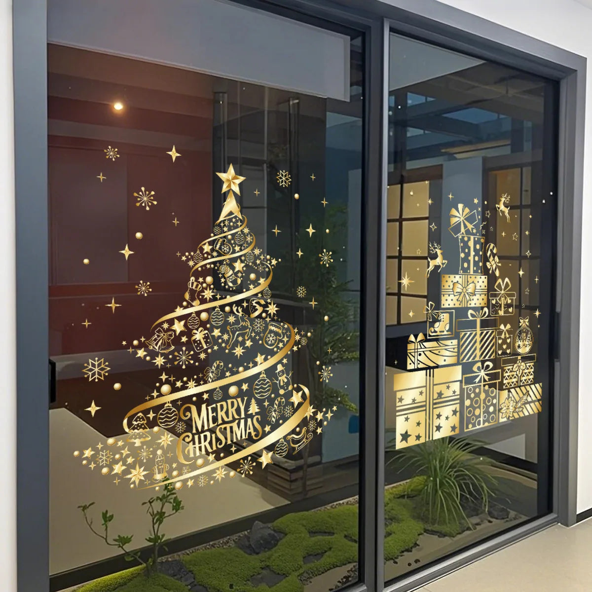 adesivo de natal dourado aplicado em janela de vidro - foto 11