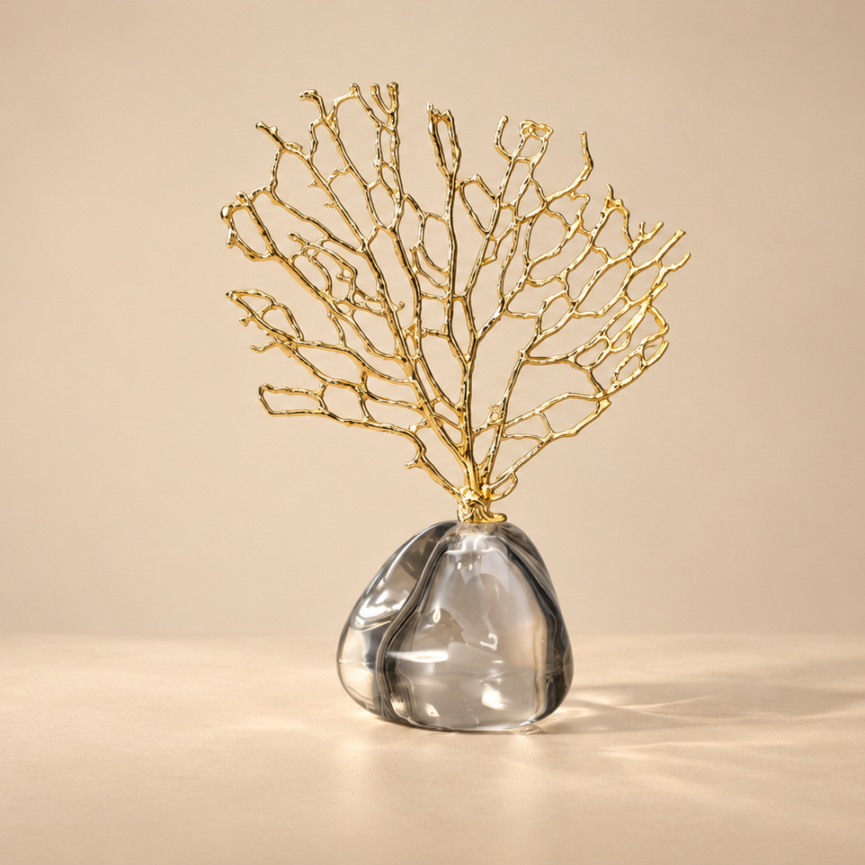 árvore de coral decorativa dourada com base de pedra