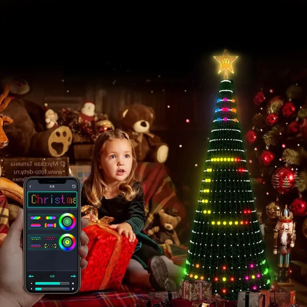 árvore de natal com luzes rgb coloridas na sala - foto 6
