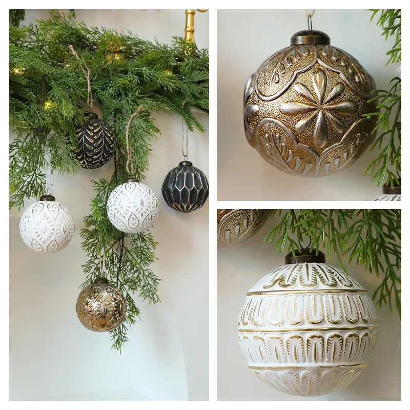 conjunto de bolas de natal decorativas na árvore - foto 3