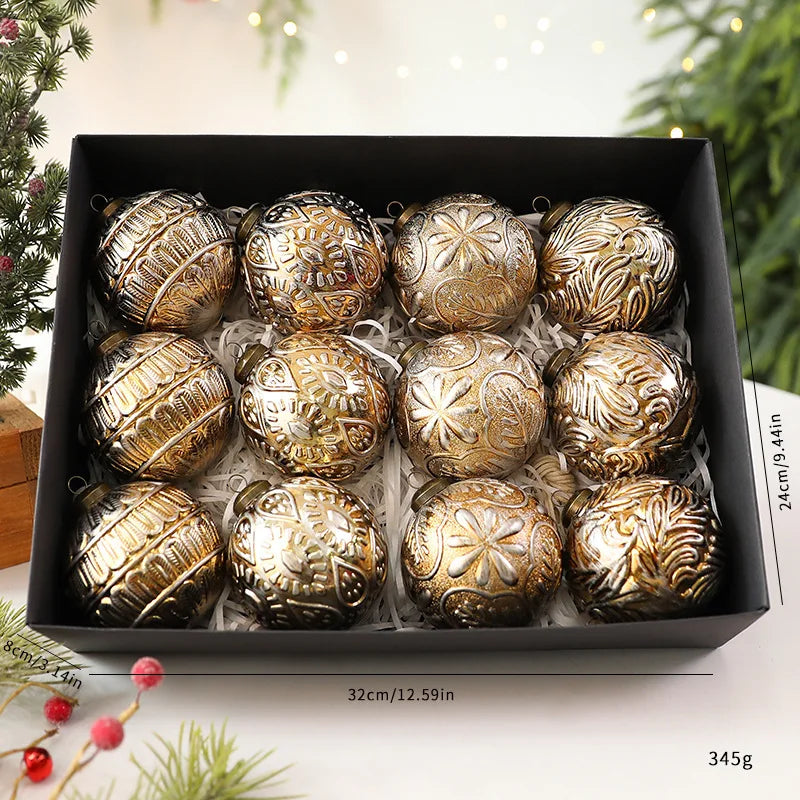 conjunto de bolas de natal decorativas na árvore - foto 5