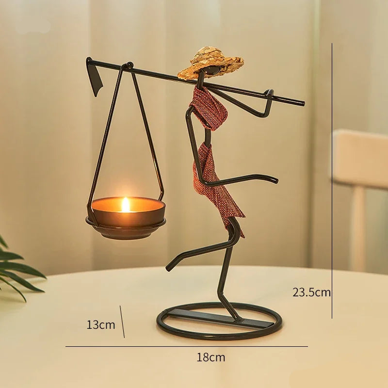 castiçal de ferro nórdico com vela sobre a mesa - foto 3