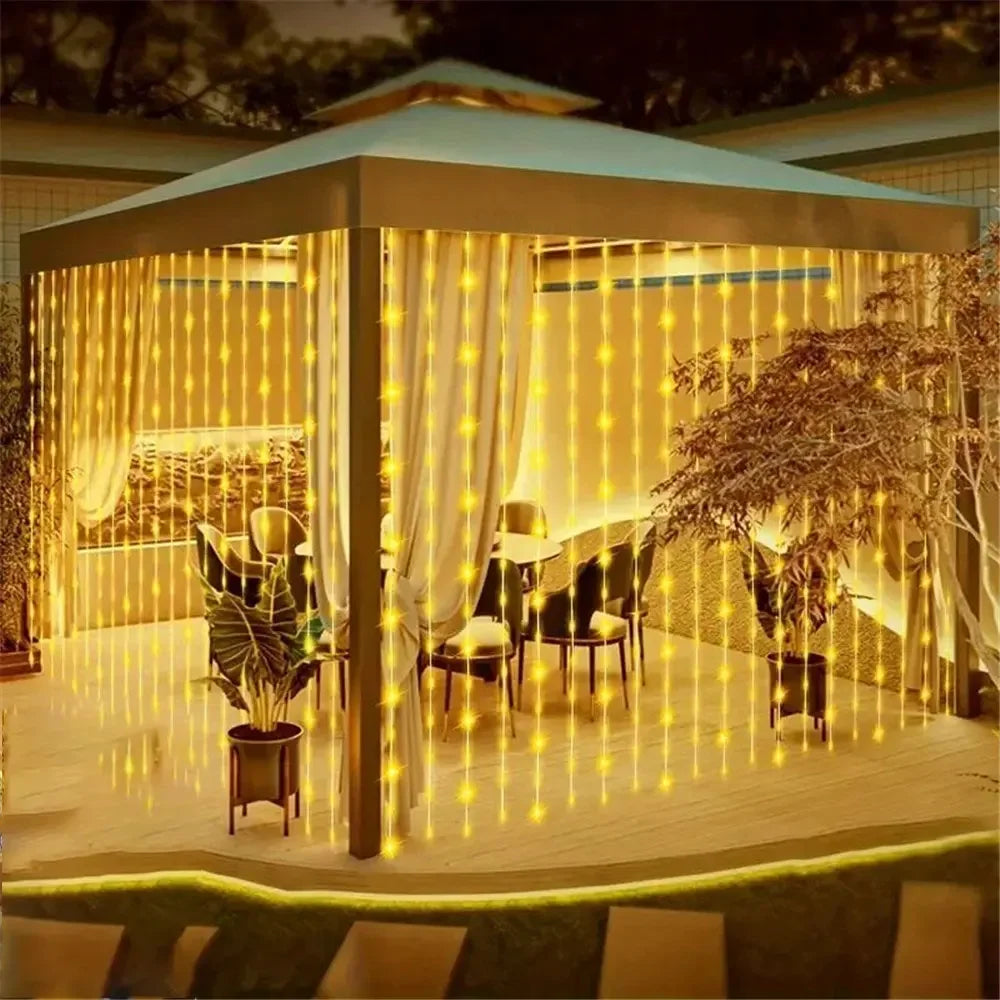 cortina de luzes solar de natal com 600 leds acesa - foto 4