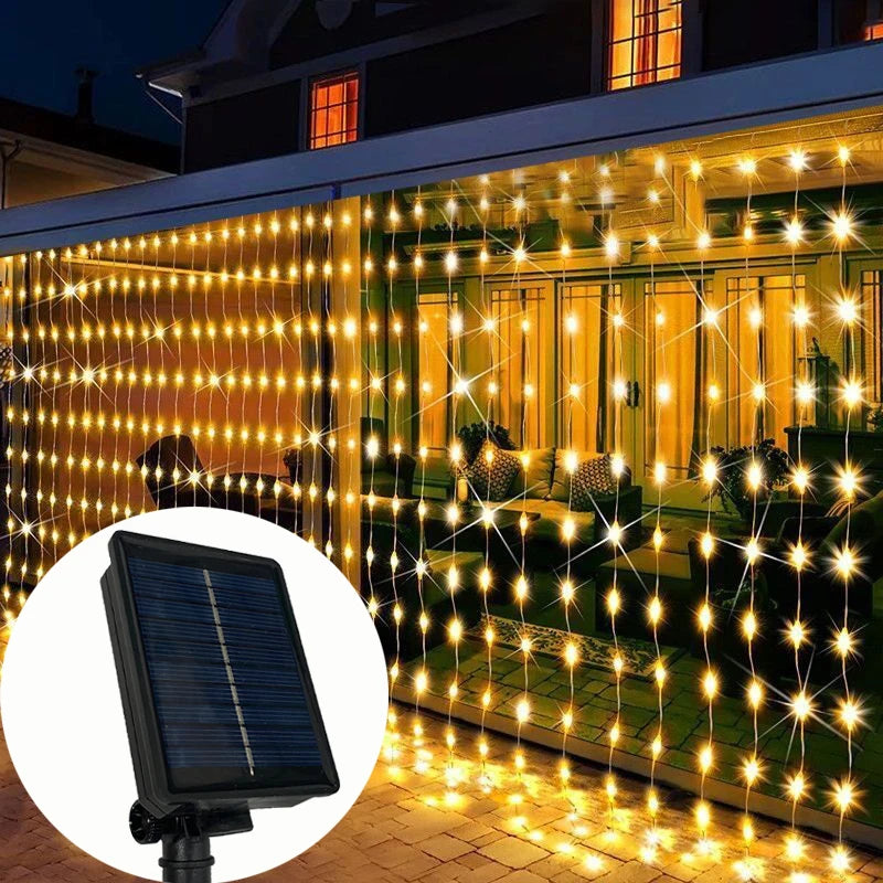 cortina de luzes solar de natal com 600 leds acesa - foto 5