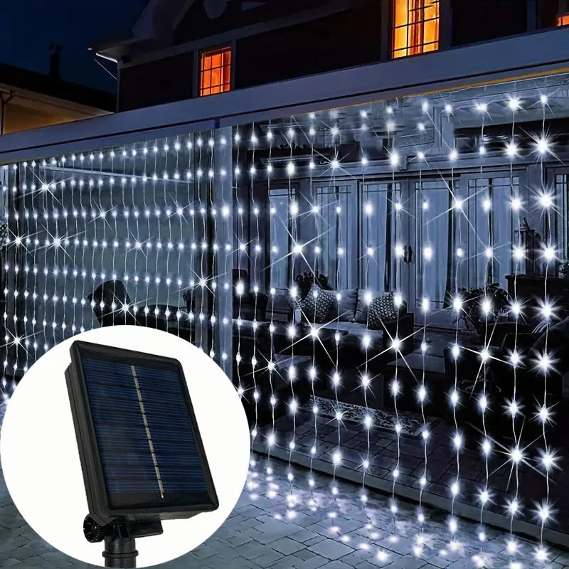 cortina de luzes solar de natal com 600 leds acesa - foto 6
