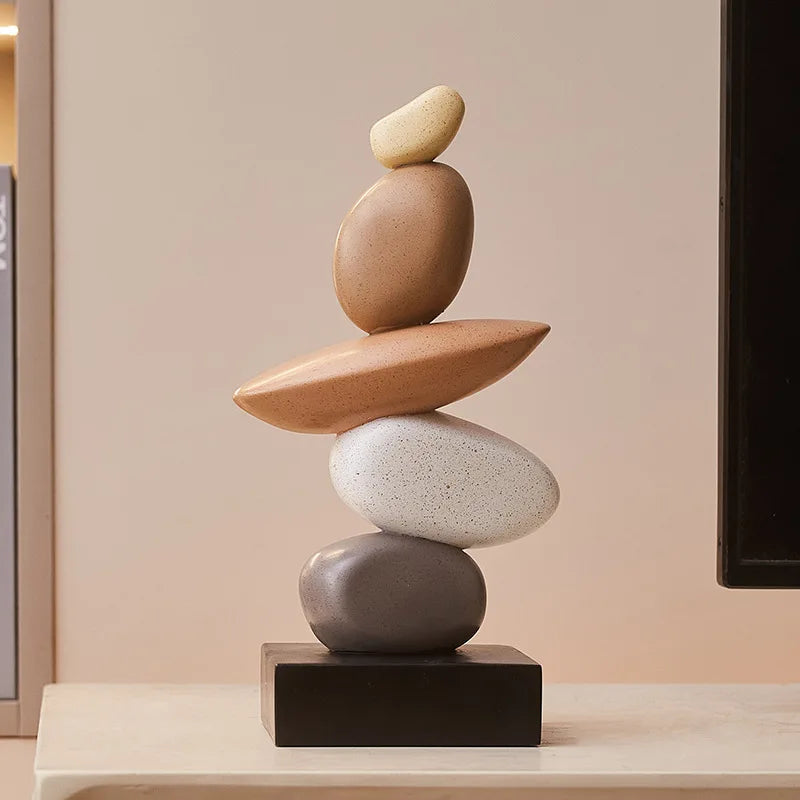 escultura equilíbrio em resina inspirada em pedras empilhadas - foto 2