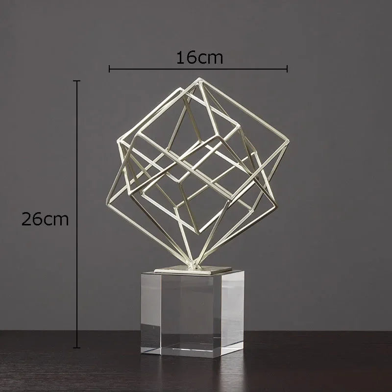 escultura geométrica em metal nas formas cubo esfera e pirâmide - foto 4