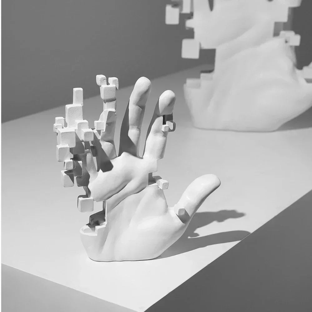 escultura de mão minimalista em resina - foto 2