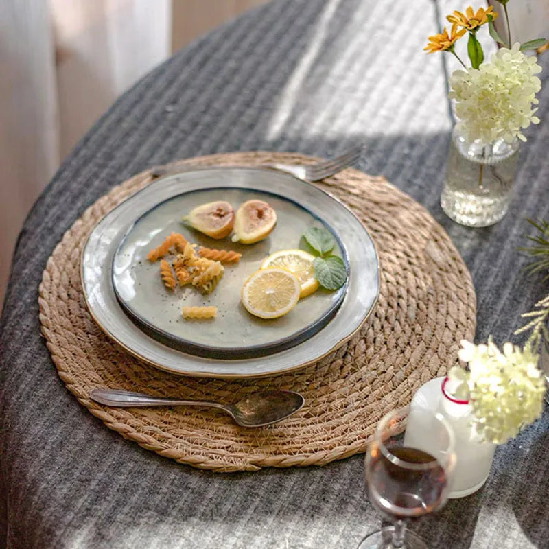 jogo americano de linho estilo japonês sobre mesa posta - foto 4