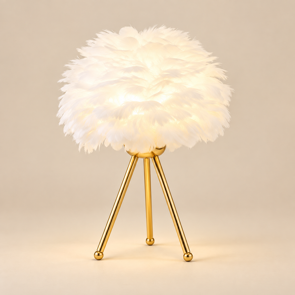 luminária de mesa com penas e iluminação led acesa