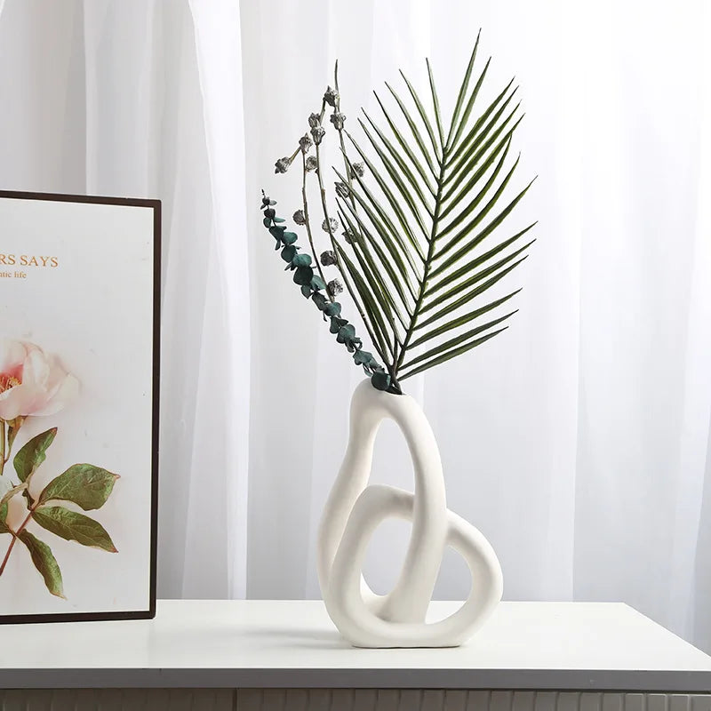 vaso de cerâmica abstrato com linhas fluidas - foto 4