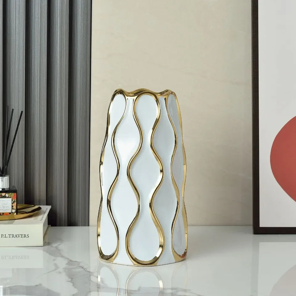 vaso de cerâmica com ornamentos dourados - foto 12