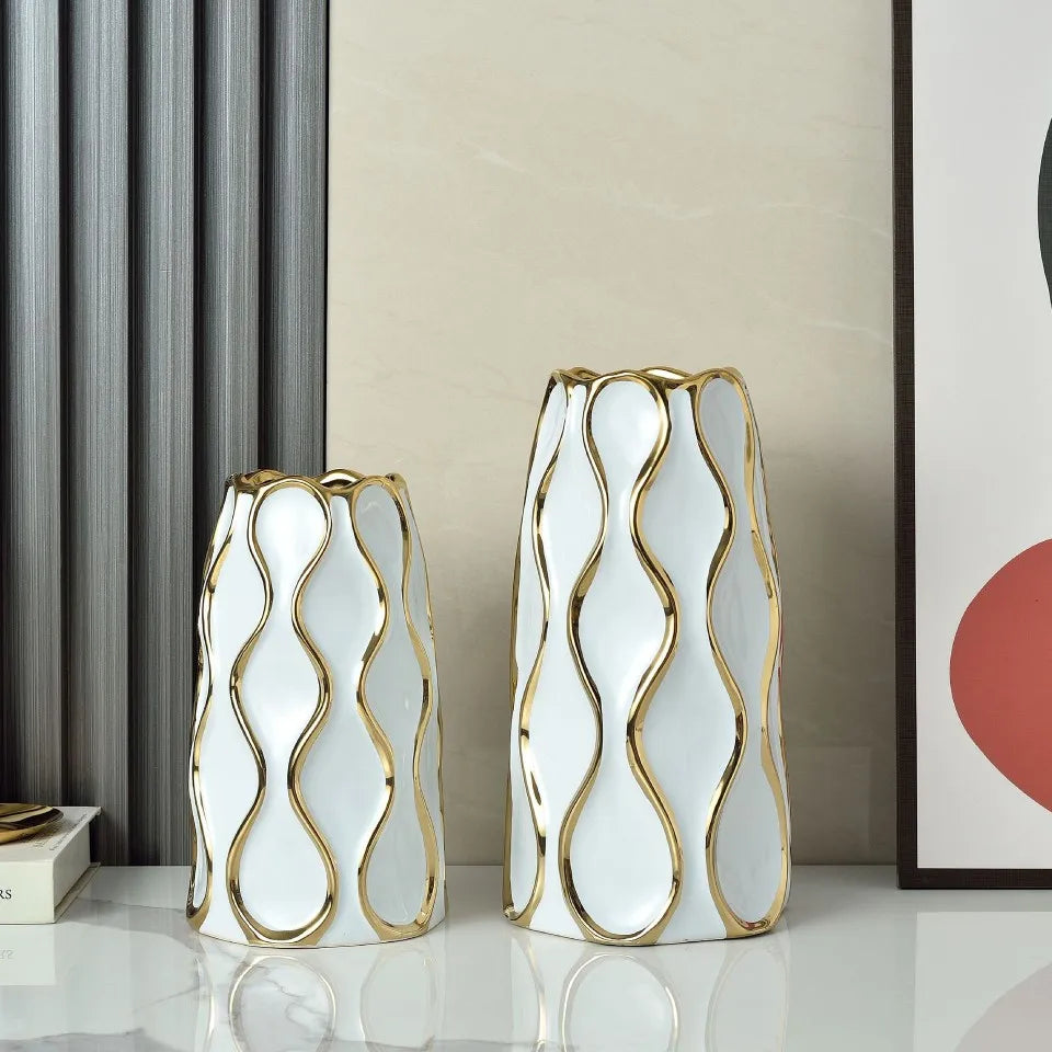vaso de cerâmica com ornamentos dourados - foto 20
